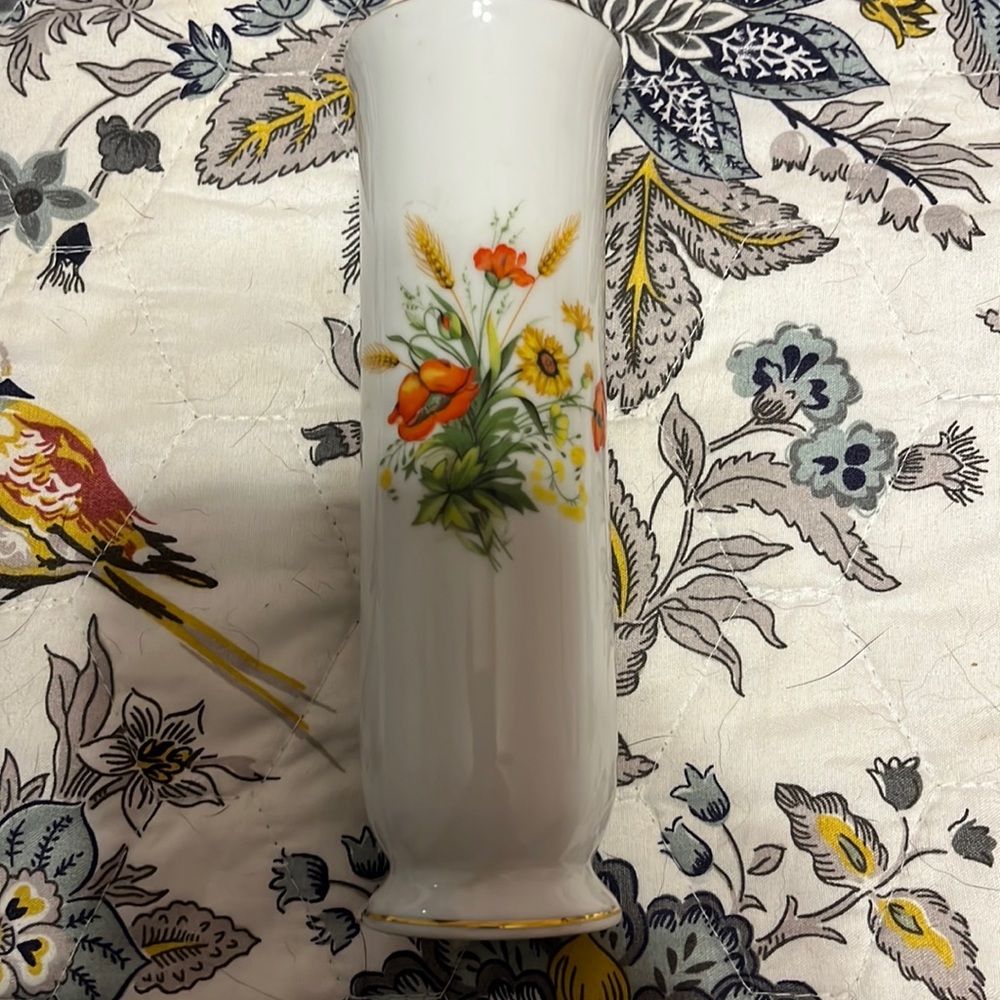 6 1/2 inch flower vase. Small and dainty. Colors are yellow orange and white.